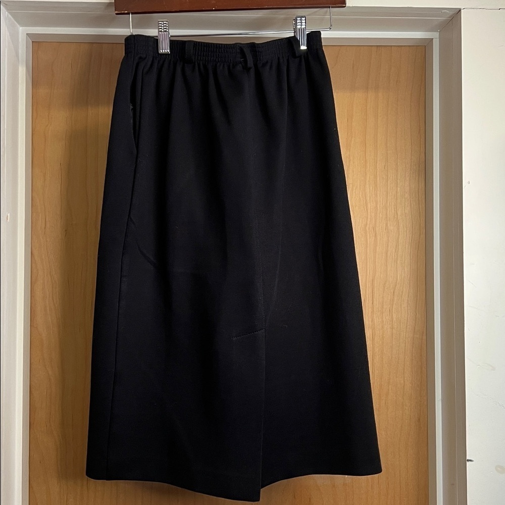 Alfred Dunner Elegant Black Midi Skirt. Size 10
